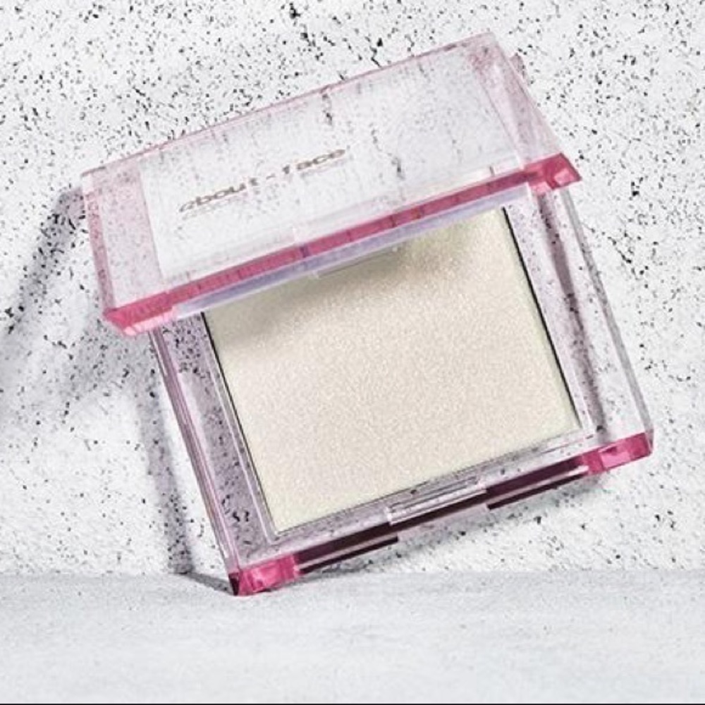 About-face Light Lock Powder Highlighter Bliss